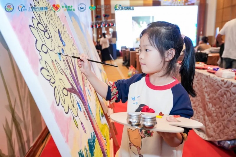 第二届CAR-T细胞免疫治疗康复大会小朋友作画