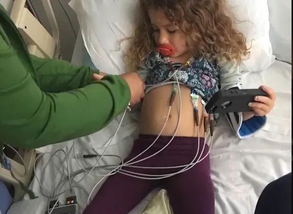 从3岁无药可治到12岁操场奔跑！革命性靶向药让癌症女孩重获新生